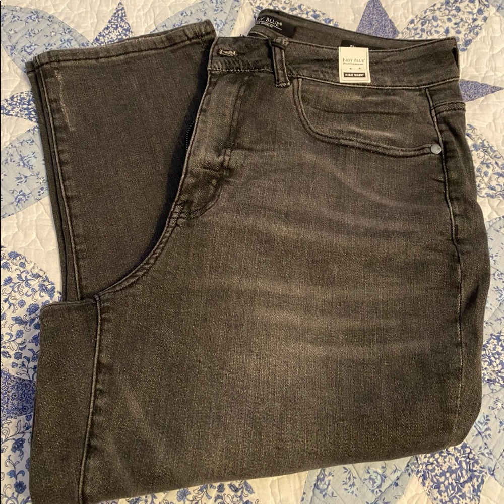 Judy Blue Gray Capris - NWT